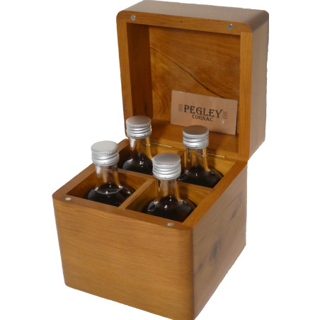 Coffret 4 cognacs "Caryl" : coffret carré en bois ouverture horizontale.