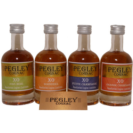 Coffret 4 cognacs "Caryl" : coffret carré en bois ouverture horizontale.